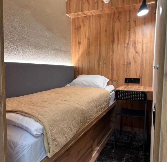 هتل کپسول Aq Minisuites