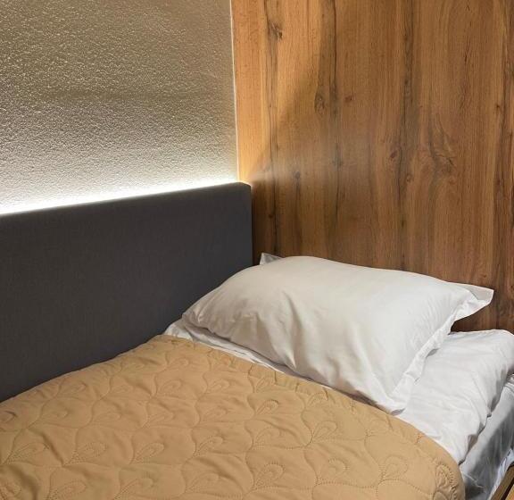 هتل کپسول Aq Minisuites