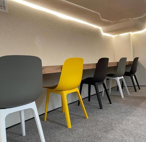 هتل کپسول Aq Minisuites