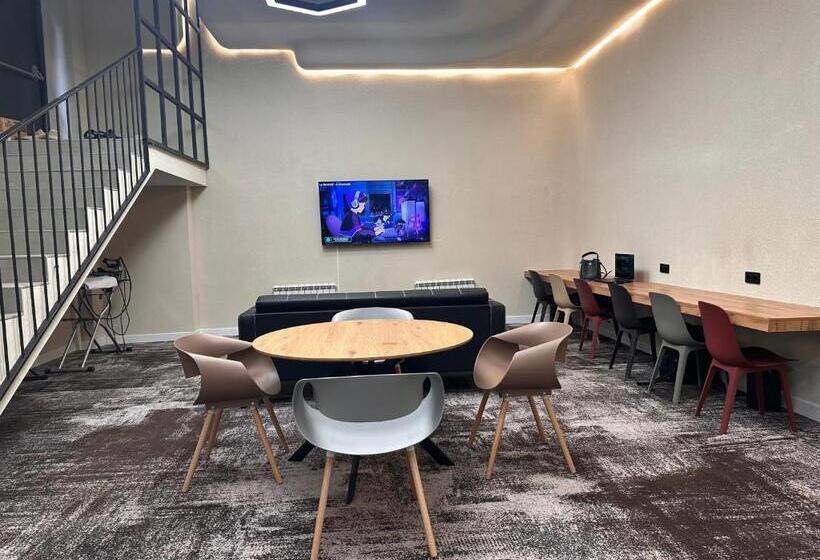 هتل کپسول Aq Minisuites