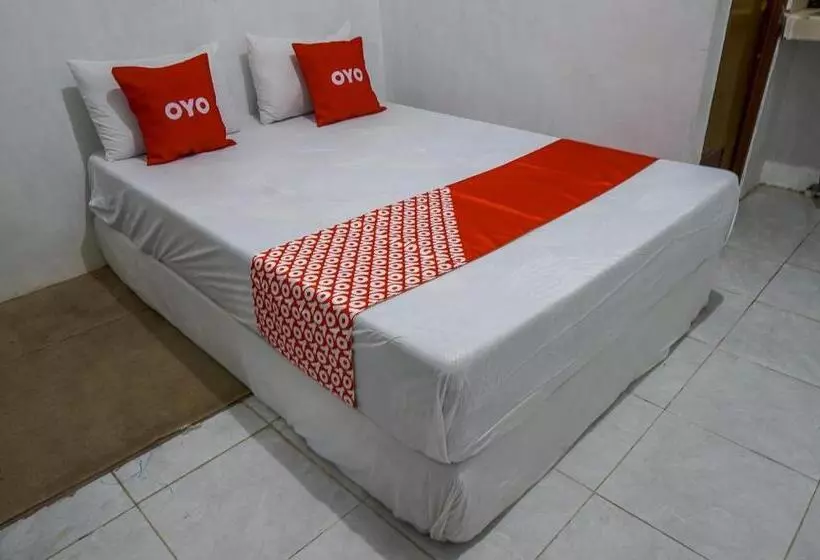 Hotelli Oyo 93161 Nurul Hikmah Homestay Syariah & Sport Center