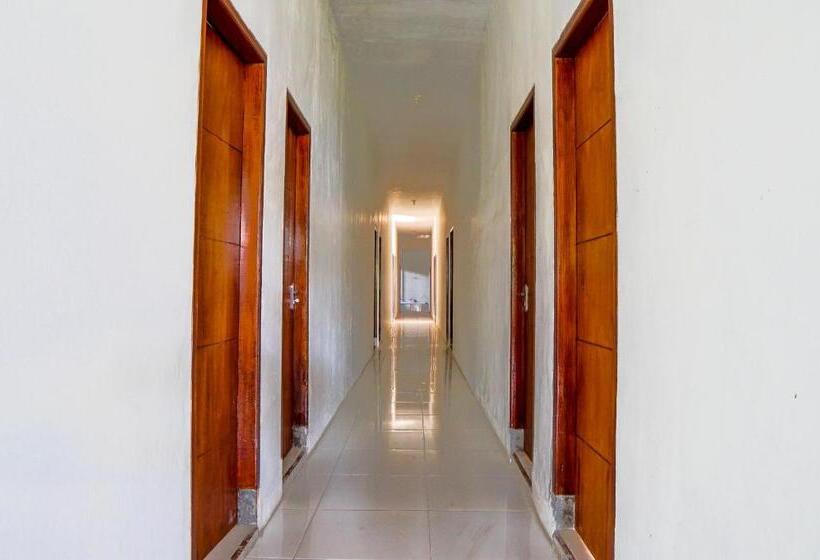 בית מלון כפרי Oyo 93161 Nurul Hikmah Homestay Syariah & Sport Center