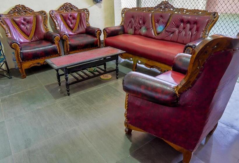 בית מלון כפרי Oyo 93161 Nurul Hikmah Homestay Syariah & Sport Center