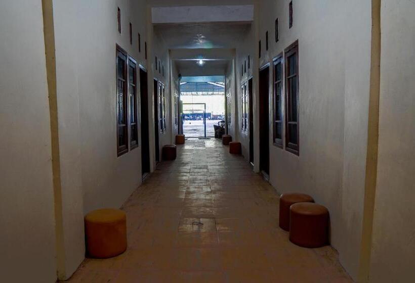 בית מלון כפרי Oyo 93161 Nurul Hikmah Homestay Syariah & Sport Center