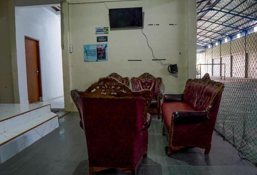 בית מלון כפרי Oyo 93161 Nurul Hikmah Homestay Syariah & Sport Center