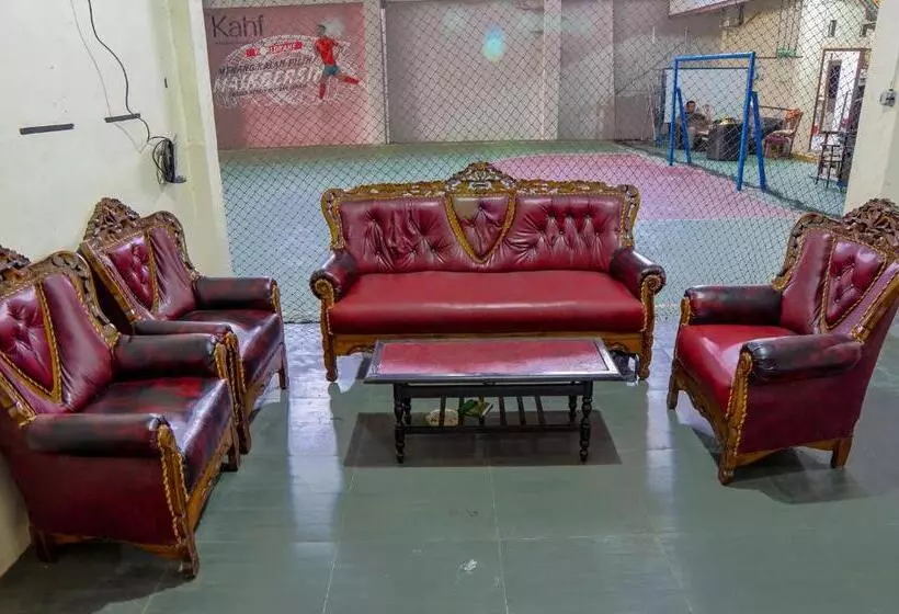 Hotelli Oyo 93161 Nurul Hikmah Homestay Syariah & Sport Center