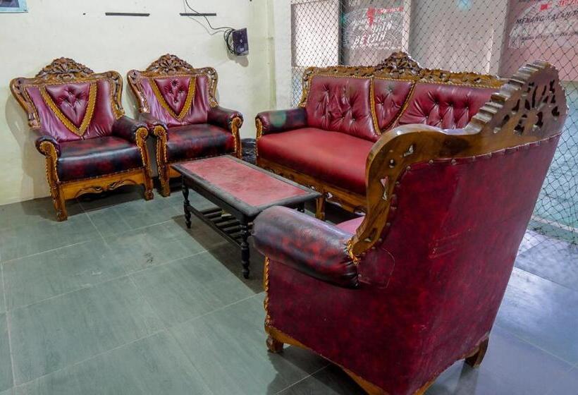 בית מלון כפרי Oyo 93161 Nurul Hikmah Homestay Syariah & Sport Center