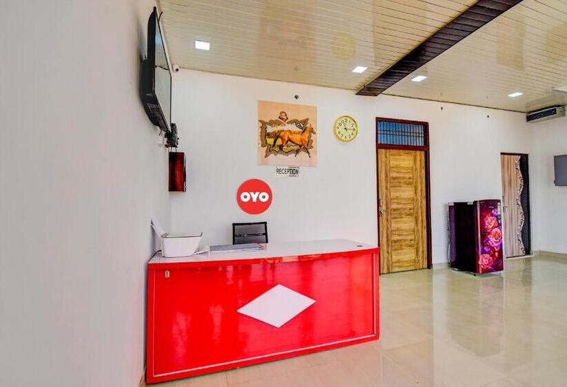 בית מלון כפרי Oyo Flagship Royal Star Residency