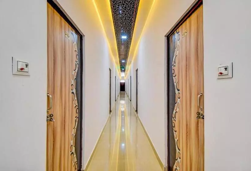 Hotelli Oyo Flagship Royal Star Residency