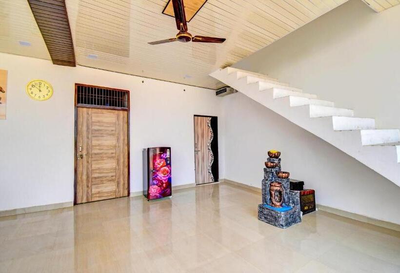 בית מלון כפרי Oyo Flagship Royal Star Residency