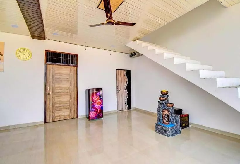 Hotelli Oyo Flagship Royal Star Residency