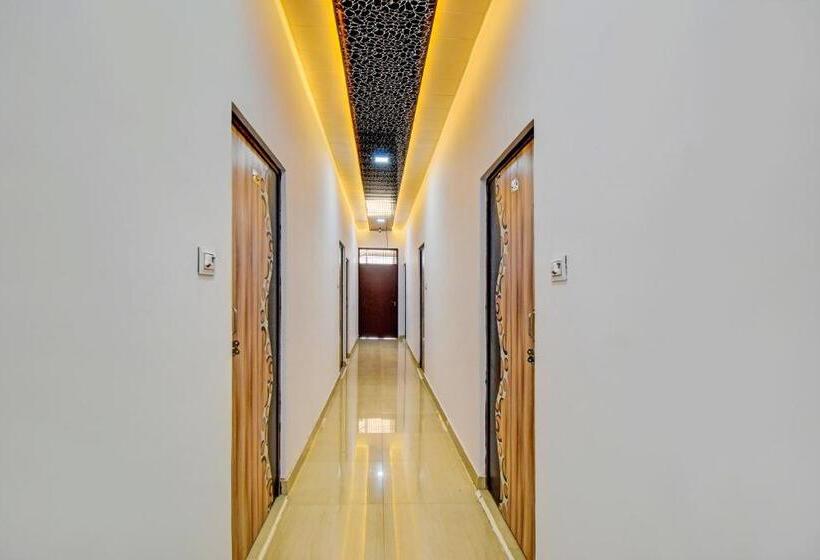 בית מלון כפרי Oyo Flagship Royal Star Residency