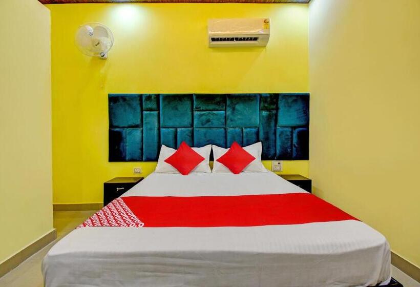 בית מלון כפרי Oyo Flagship Royal Star Residency