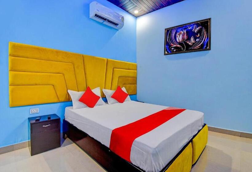 בית מלון כפרי Oyo Flagship Royal Star Residency