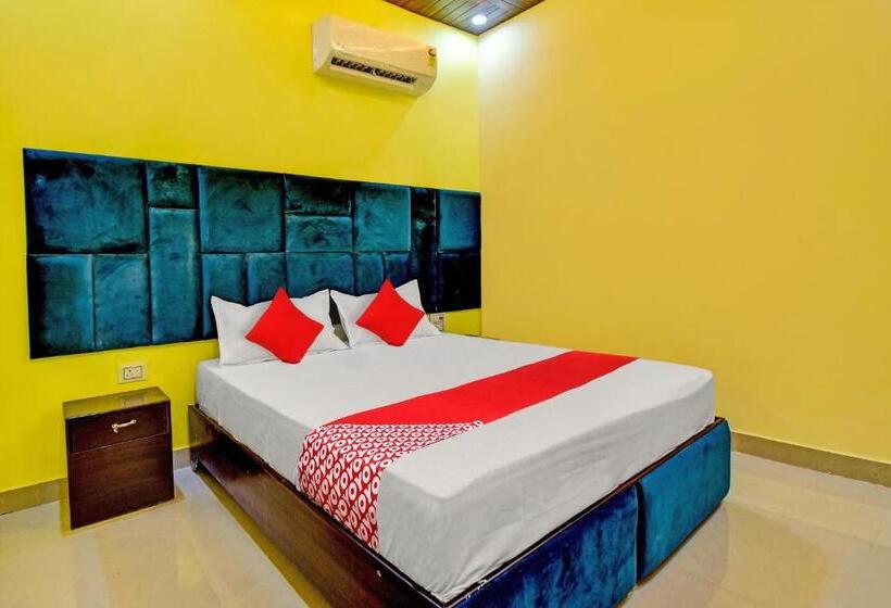 בית מלון כפרי Oyo Flagship Royal Star Residency