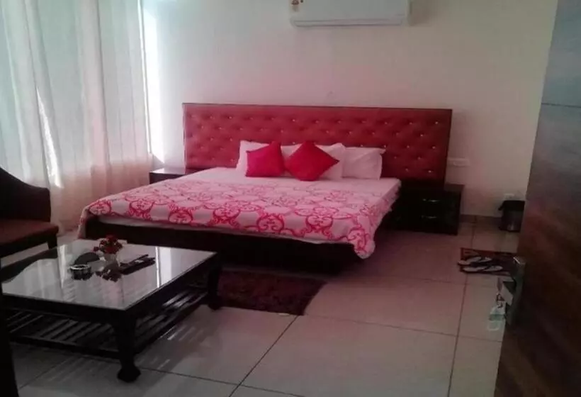 Hotelli Paradise, Patiala