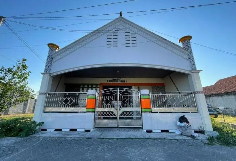 Hotelli Spot On 93149 Karman S Sari 1 Homestay Syariah