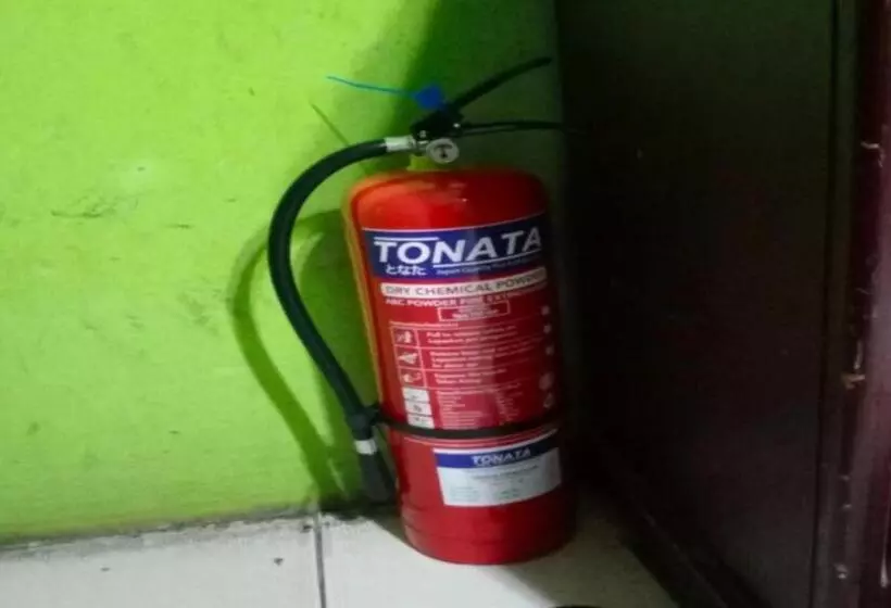 Hotelli Spot On 93149 Karman S Sari 1 Homestay Syariah