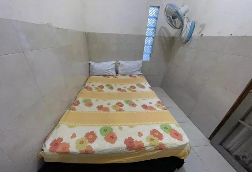 Hotelli Spot On 93149 Karman S Sari 1 Homestay Syariah
