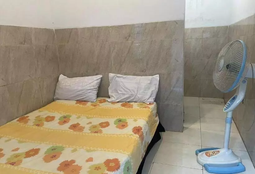 Hotelli Spot On 93149 Karman S Sari 1 Homestay Syariah