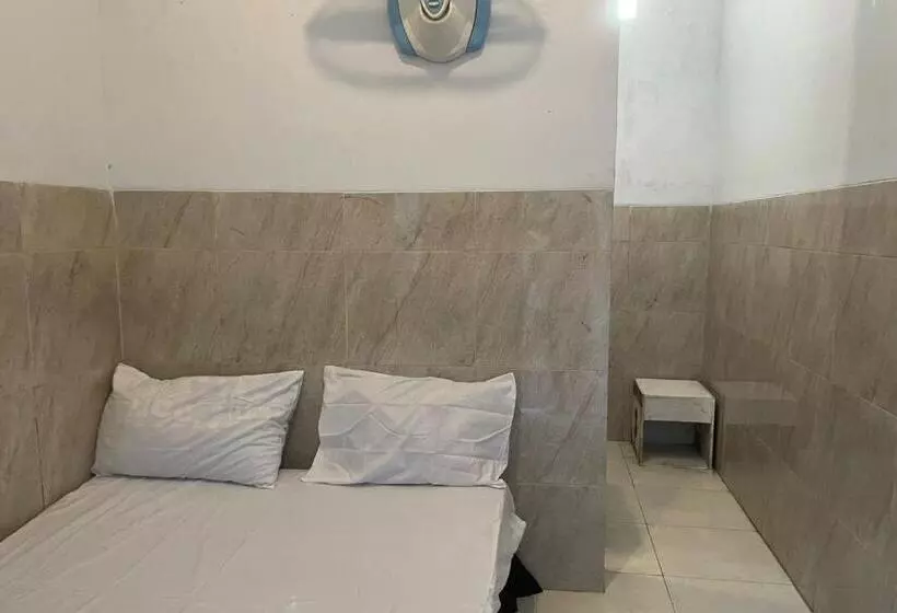 Hotelli Spot On 93149 Karman S Sari 1 Homestay Syariah