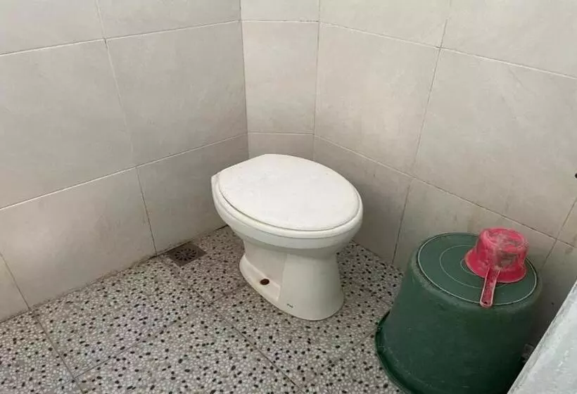 Hotelli Spot On 93149 Karman S Sari 1 Homestay Syariah