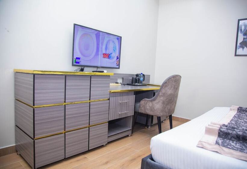 Modelo Hotel And Suites