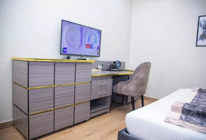 Modelo Hotel And Suites