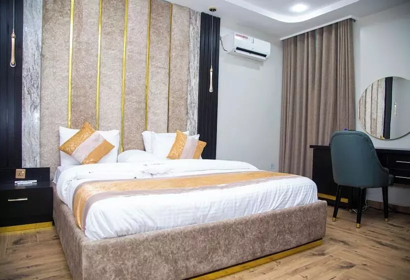 Modelo Hotel And Suites