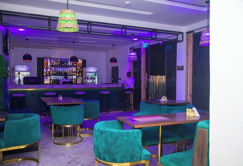 Modelo Hotel And Suites