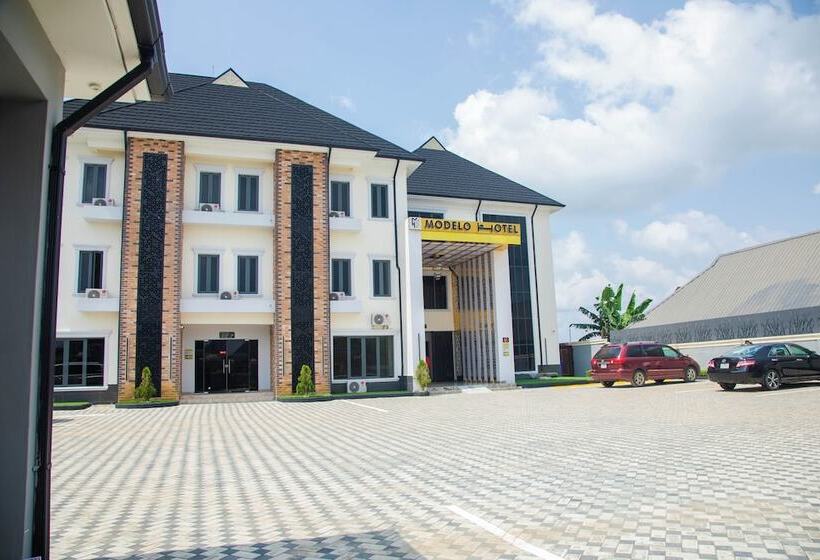 Modelo Hotel And Suites