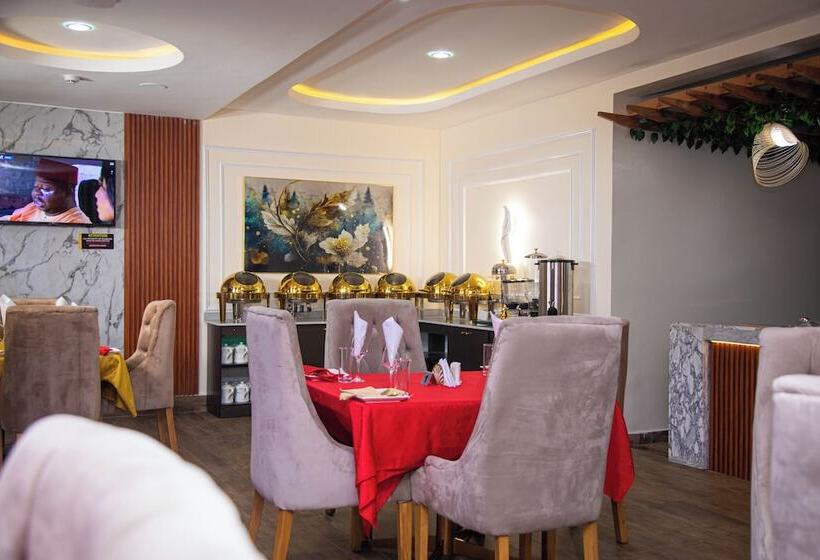 Modelo Hotel And Suites