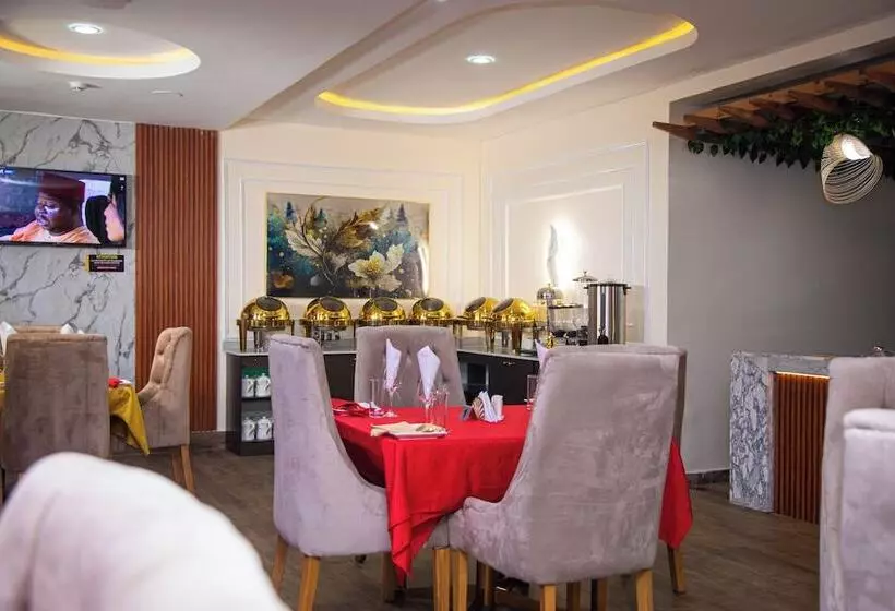 Modelo Hotel And Suites