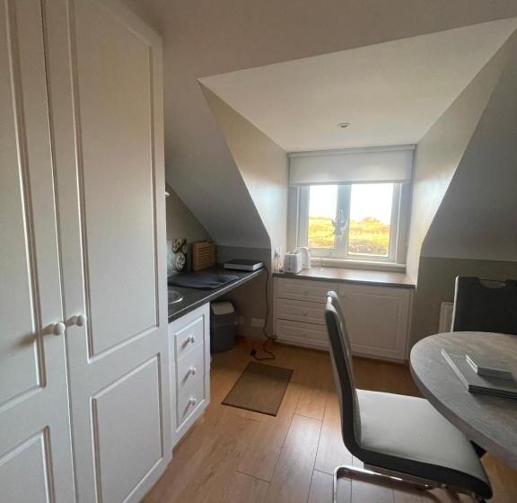 بنسيون Breezy Point Guesthouse