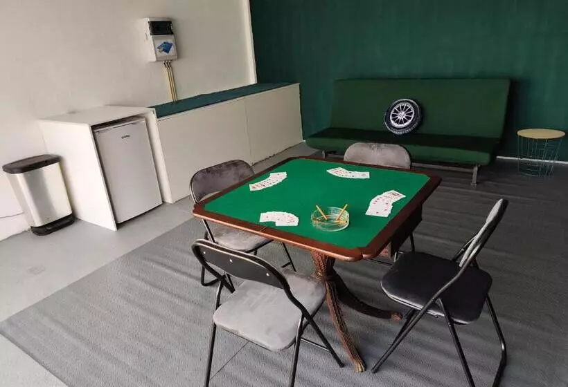 ペンション Garage4me Pool Opcional