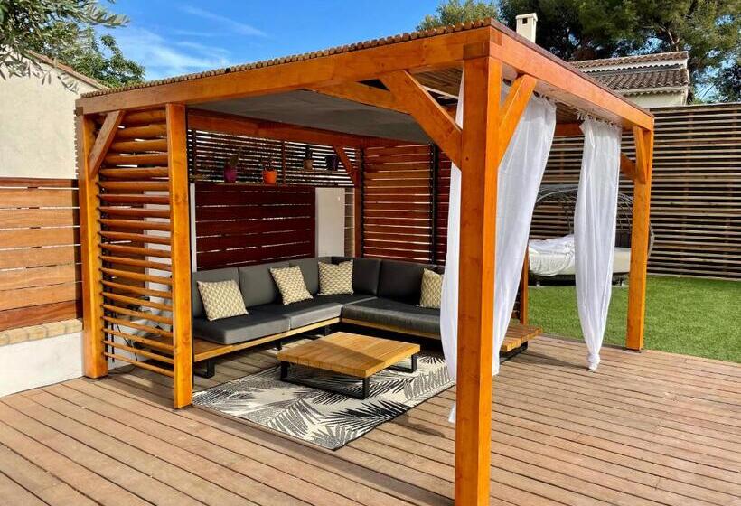 ベッドアンドブレックファースト Chambre D Hôtes   Villa Pierredon