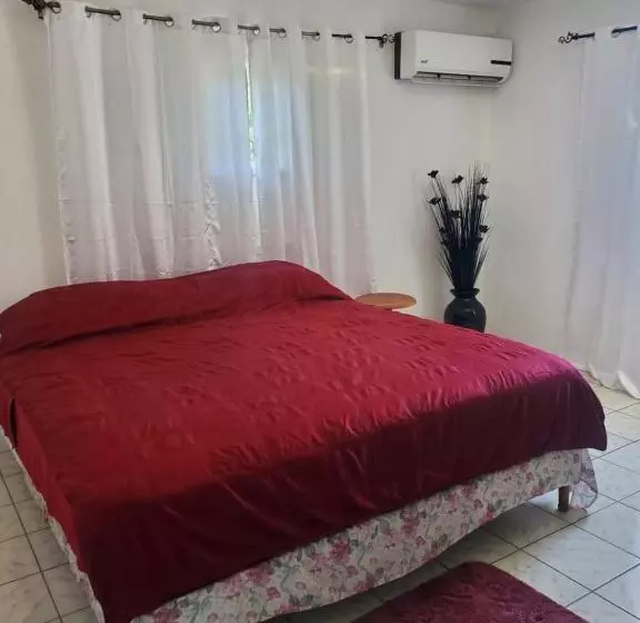 هتل Evelin S On The Beach