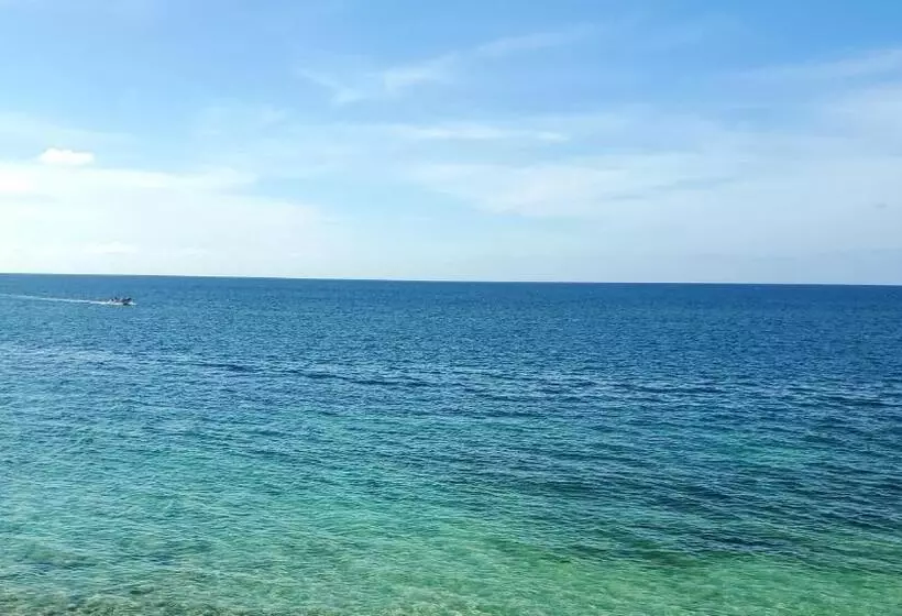 هتل Evelin S On The Beach