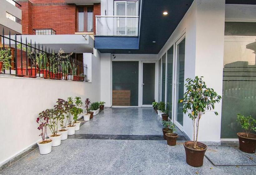 Hotelli Homefort Stays Sector 45 Near Cyber Park & Artemis Hospital