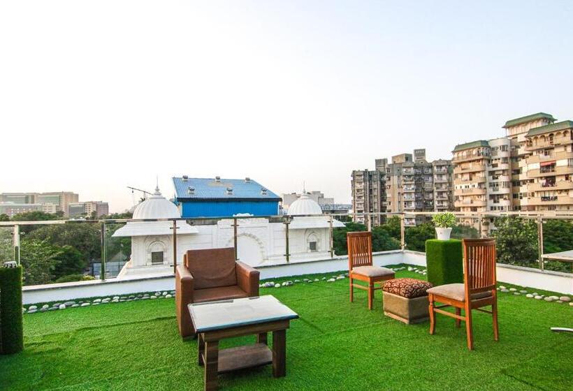 Hotelli Homefort Stays Sector 45 Near Cyber Park & Artemis Hospital