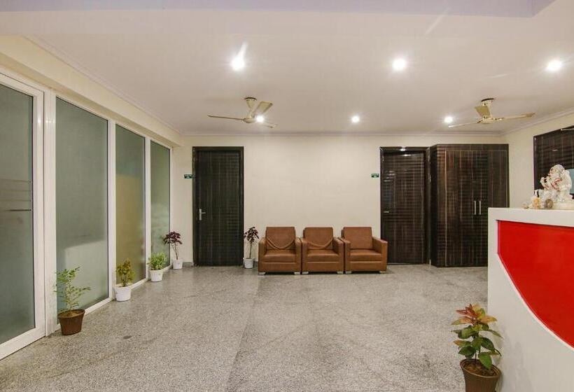 Hotelli Homefort Stays Sector 45 Near Cyber Park & Artemis Hospital