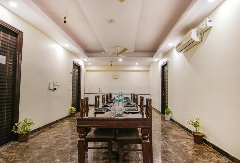 Hotelli Homefort Stays Sector 45 Near Cyber Park & Artemis Hospital