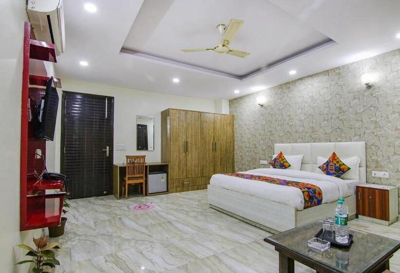 Hotelli Homefort Stays Sector 45 Near Cyber Park & Artemis Hospital