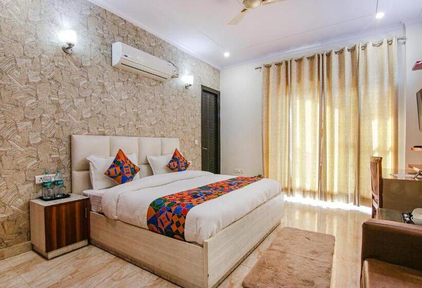 Hotelli Homefort Stays Sector 45 Near Cyber Park & Artemis Hospital