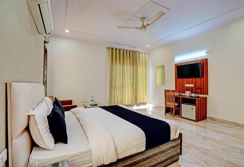 Hotelli Homefort Stays Sector 45 Near Cyber Park & Artemis Hospital