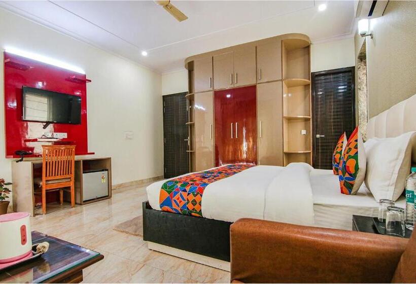 Hotelli Homefort Stays Sector 45 Near Cyber Park & Artemis Hospital