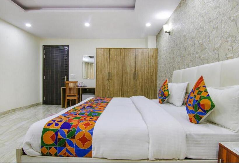 Hotelli Homefort Stays Sector 45 Near Cyber Park & Artemis Hospital