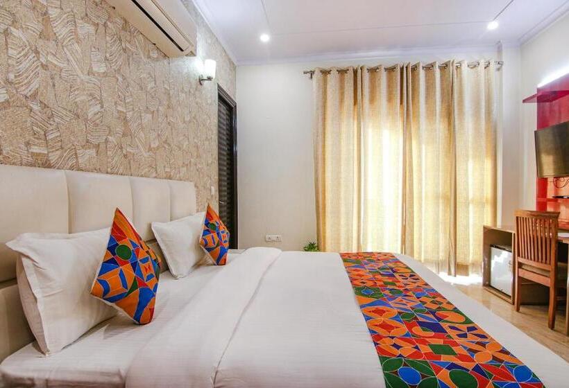 Hotelli Homefort Stays Sector 45 Near Cyber Park & Artemis Hospital