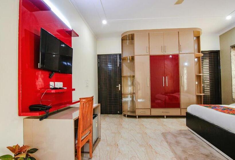Hotelli Homefort Stays Sector 45 Near Cyber Park & Artemis Hospital