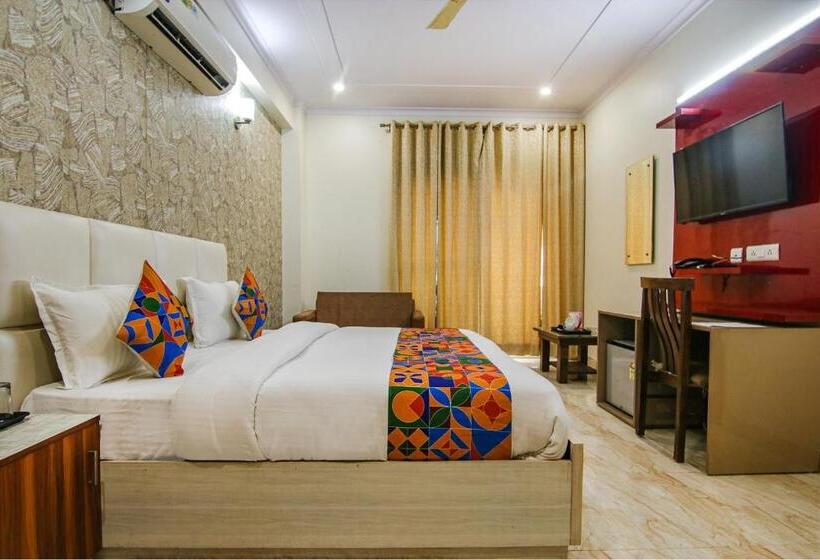 Hotelli Homefort Stays Sector 45 Near Cyber Park & Artemis Hospital